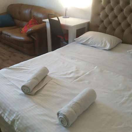 Rustavi Guest House ภายนอก รูปภาพ