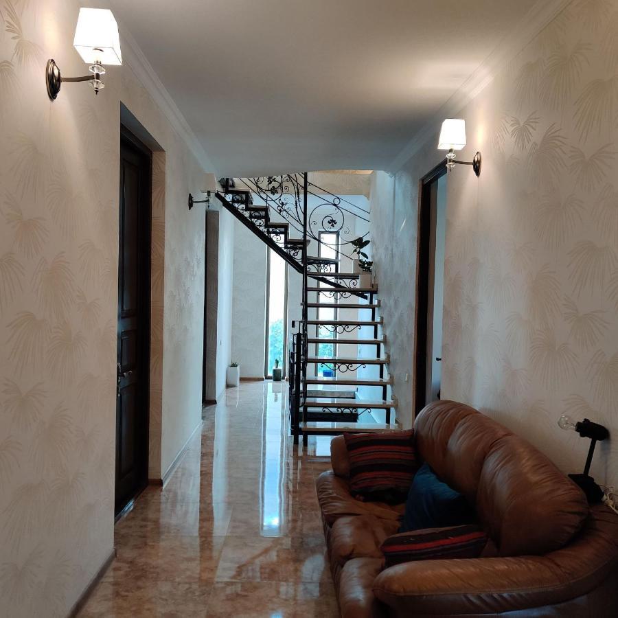 Rustavi Guest House ภายนอก รูปภาพ