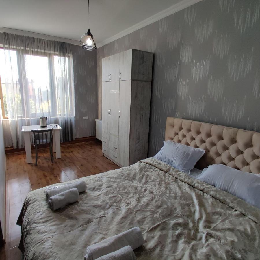 Rustavi Guest House ภายนอก รูปภาพ