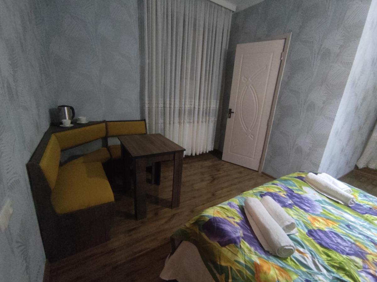 Rustavi Guest House ภายนอก รูปภาพ