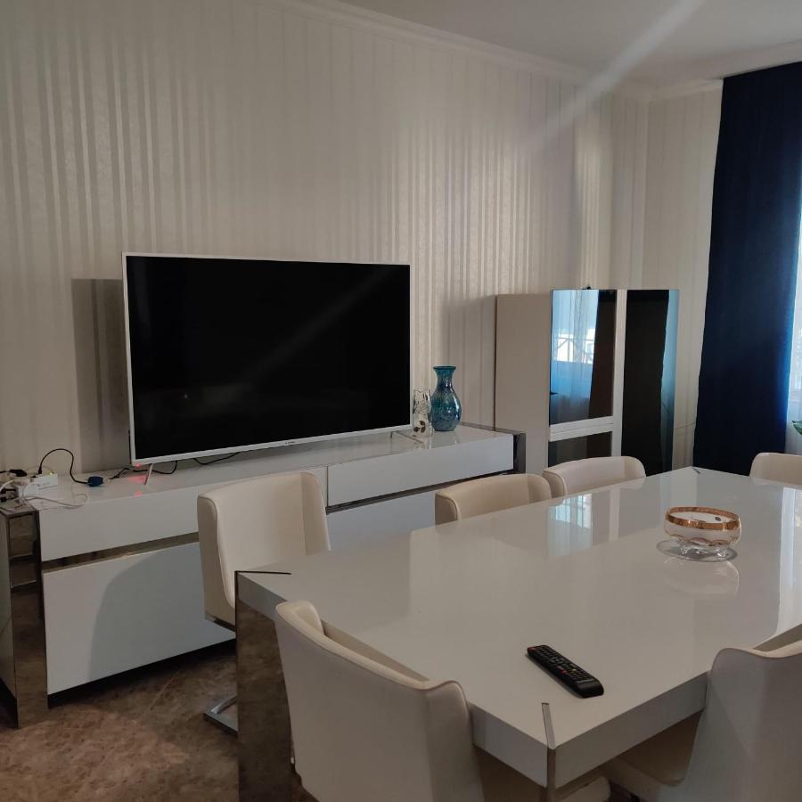 Rustavi Guest House ภายนอก รูปภาพ