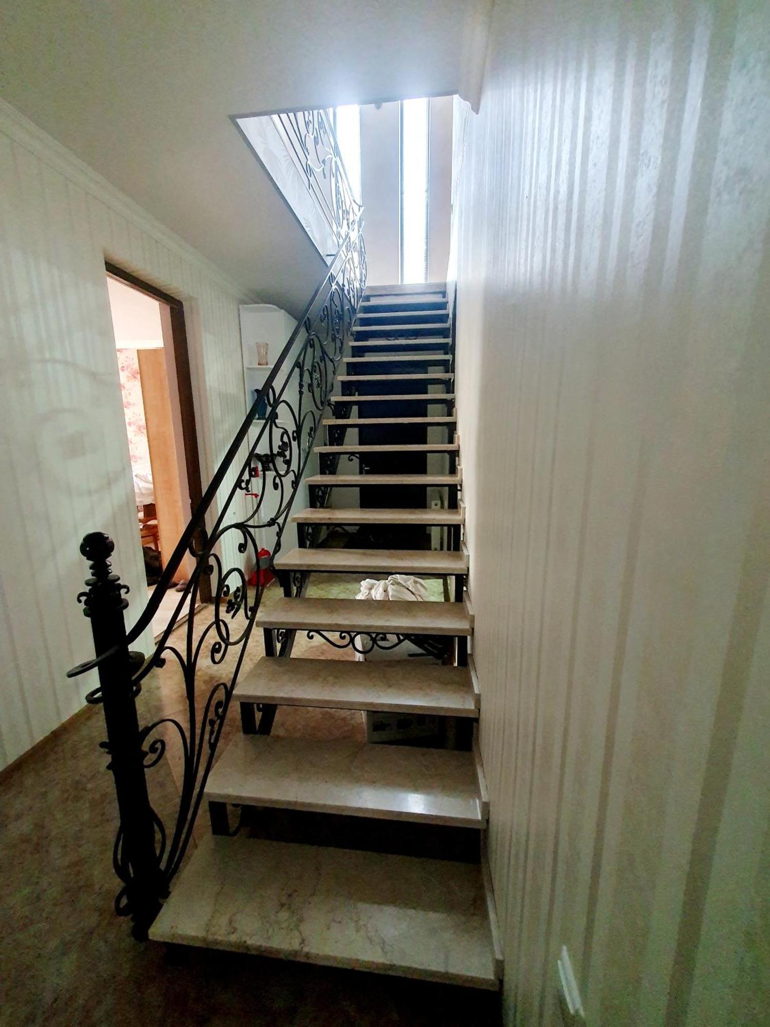 Rustavi Guest House ภายนอก รูปภาพ