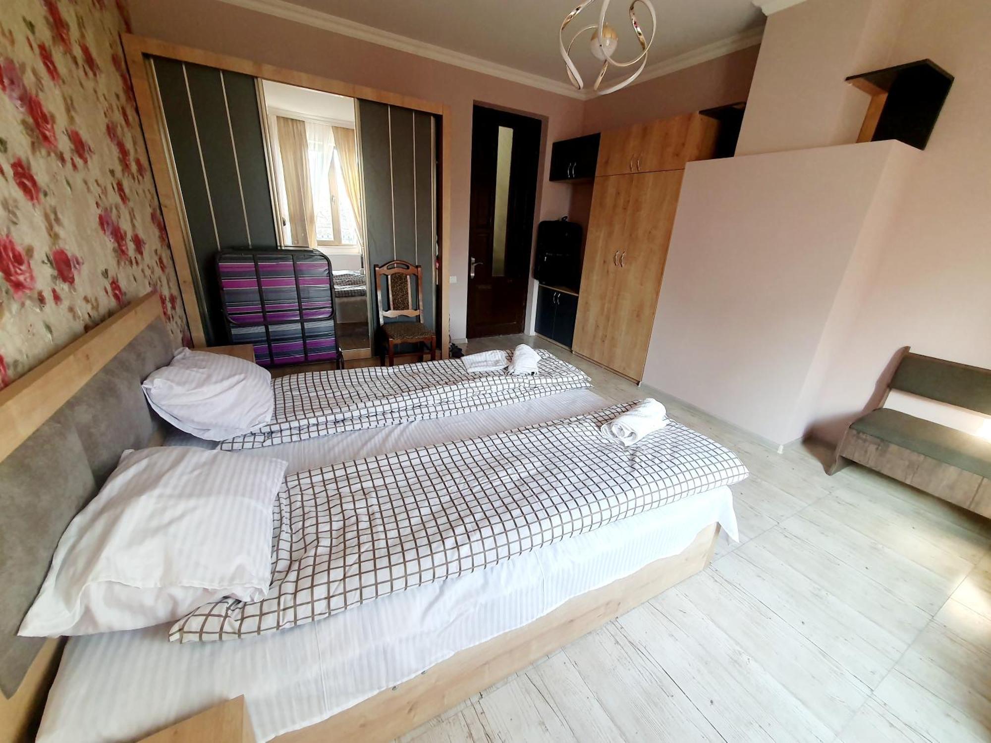 Rustavi Guest House ภายนอก รูปภาพ