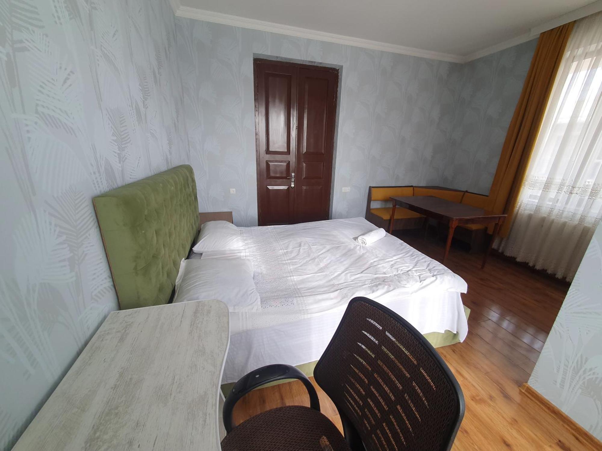 Rustavi Guest House ภายนอก รูปภาพ