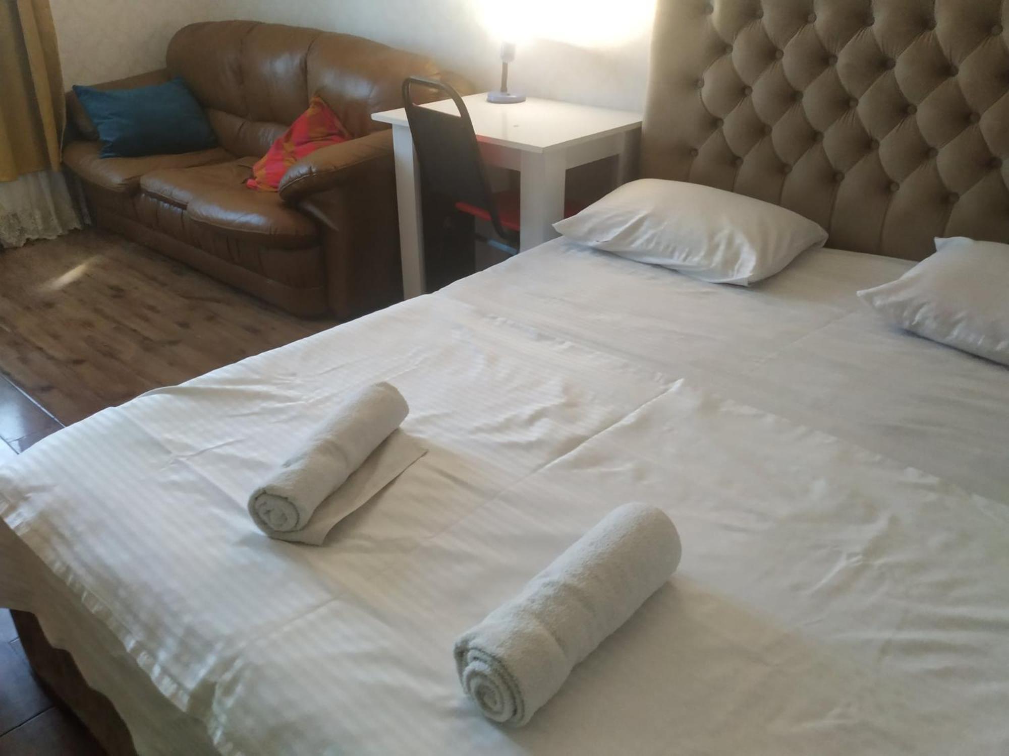 Rustavi Guest House ภายนอก รูปภาพ